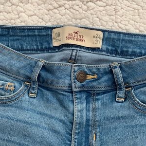 Lightwash Distressed Skinny Jeans